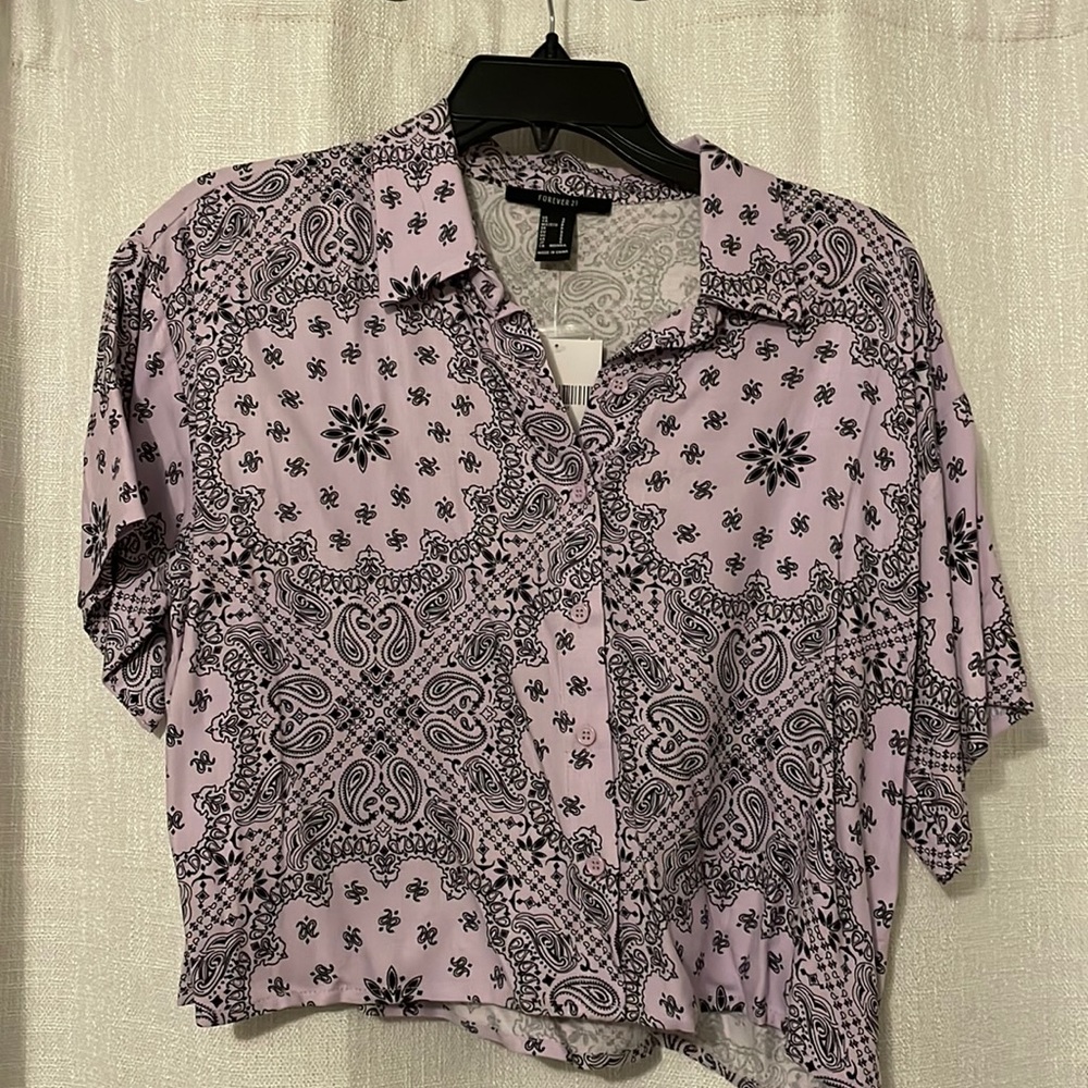 small purple cropped button down top